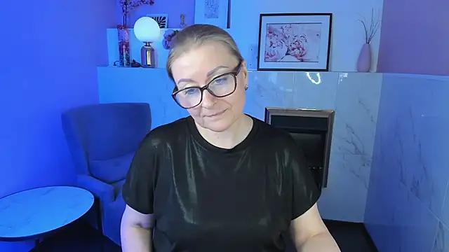 Snapshot of AlexandraKind chatting on 03/15/25, 04:54 AlexandraKind online show from 03/15/25, 04:54