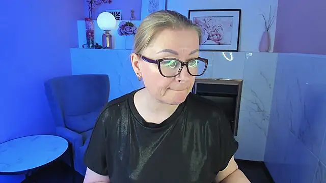 Snapshot of AlexandraKind chatting on 03/15/25, 07:59 AlexandraKind online show from 03/15/25, 07:59