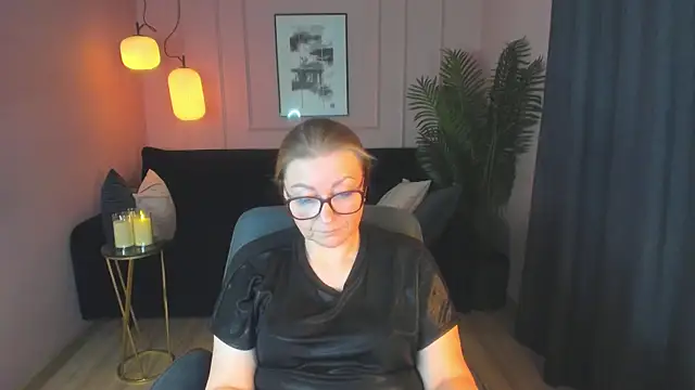 Snapshot of AlexandraKind chatting on 03/18/25, 02:04 AlexandraKind online show from 03/18/25, 02:04