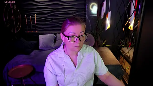 Snapshot of AlexandraKind chatting on 03/19/25, 01:40 AlexandraKind online show from 03/19/25, 01:40