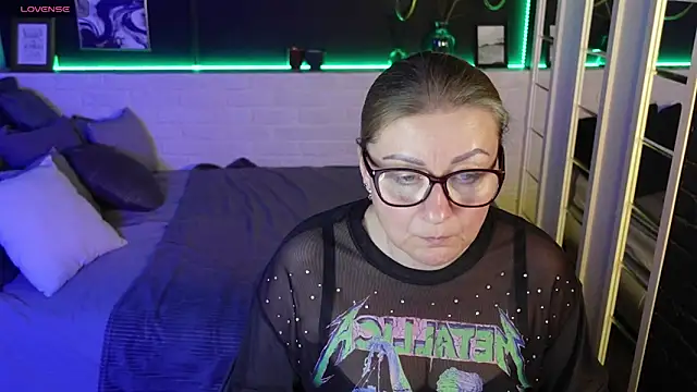 Snapshot of AlexandraKind chatting on 03/22/25, 08:04 AlexandraKind online show from 03/22/25, 08:04