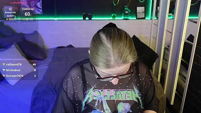 Snapshot of AlexandraKind chatting on 03/23/25, 02:26 AlexandraKind online show from 03/23/25, 02:26