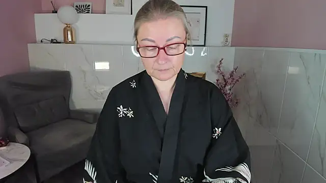 Snapshot of AlexandraKind chatting on 09/14/25, 01:32 AlexandraKind online show from 09/14/25, 01:32