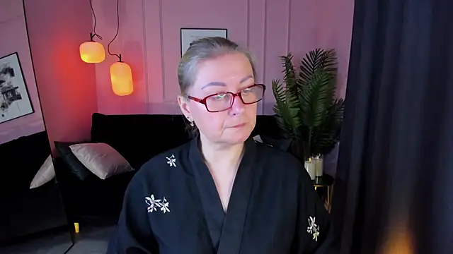 Snapshot of AlexandraKind chatting on 09/21/25, 01:35 AlexandraKind online show from 09/21/25, 01:35