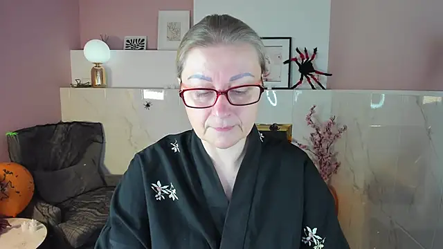 Snapshot of AlexandraKind chatting on 10/29/25, 01:35 AlexandraKind online show from 10/29/25, 01:35