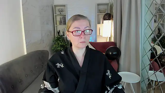 Snapshot of AlexandraKind chatting on 10/30/25, 01:34 AlexandraKind online show from 10/30/25, 01:34