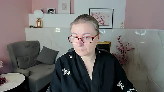 Snapshot of AlexandraKind chatting on 12/02/25, 01:39 AlexandraKind online show from 12/02/25, 01:39