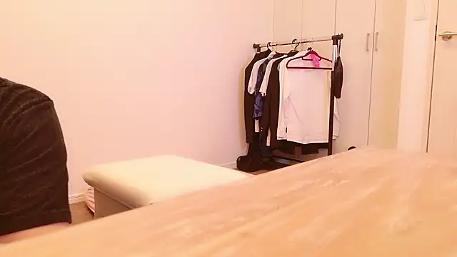 Snapshot of undo-busoku69 chatting on 09/24/25, 06:06 undo-busoku69 online show from 09/24/25, 06:06