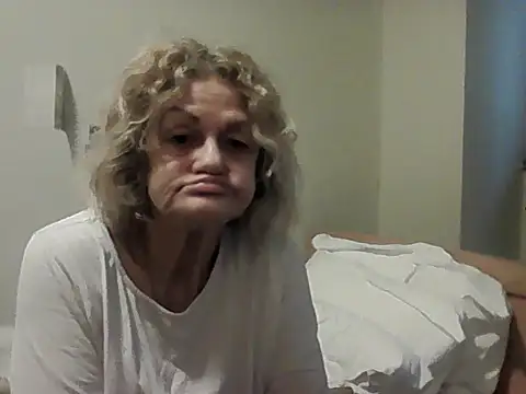 housewife shantie online show from 03/05/26, 06:42