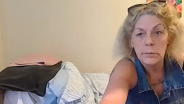 housewife shantie online show from 05/07/26, 11:48