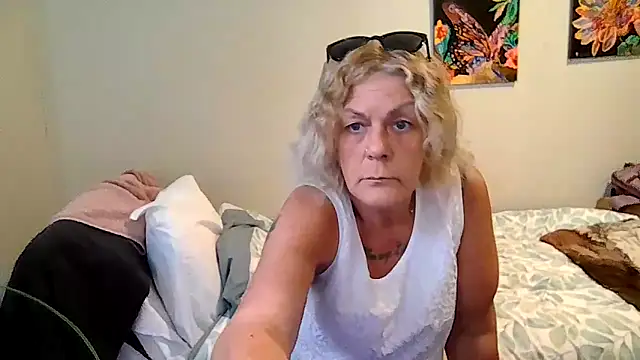 housewife shantie online show from 05/10/26, 01:38