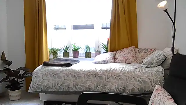 Snapshot of housewife_shantie chatting on 07/20/26, 10:50 housewife shantie online show from 07/20/26, 10:50