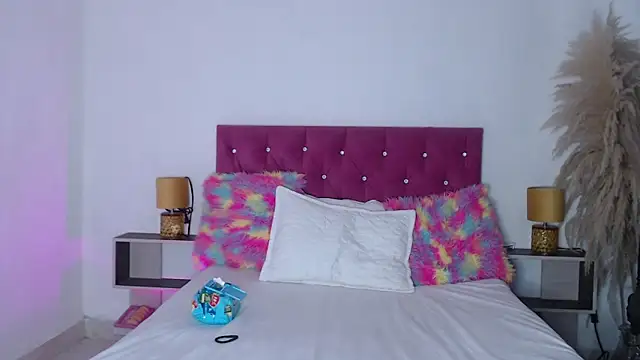 Snapshot of alinakiss chatting on 03/09/25, 12:00 alinakiss online show from 03/09/25, 12:00