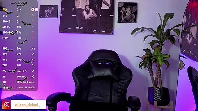 Snapshot of Alisson_Wynter chatting on 12/04/25, 03:27 Alisson Wynter online show from 12/04/25, 03:27