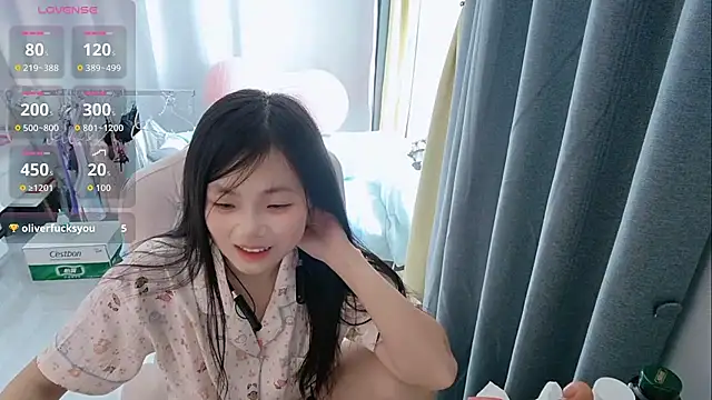 Lena-yyds online show from 10/10/25, 04:33