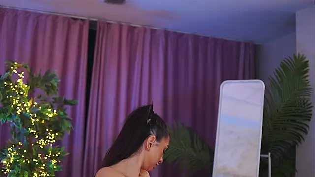 Snapshot of YemayaLuna chatting on 12/16/24, 09:20 YemayaLuna online show from 12/16/24, 09:20