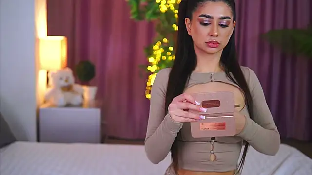 Snapshot of YemayaLuna chatting on 12/25/24, 10:05 YemayaLuna online show from 12/25/24, 10:05