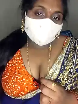 Snapshot of Sexy_Radhikaa chatting on 02/25/25, 02:44 Sexy Radhikaa online show from 02/25/25, 02:44