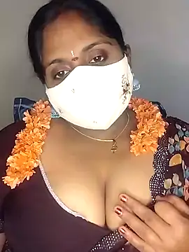 Snapshot of Sexy_Radhikaa chatting on 03/02/25, 05:23 Sexy Radhikaa online show from 03/02/25, 05:23