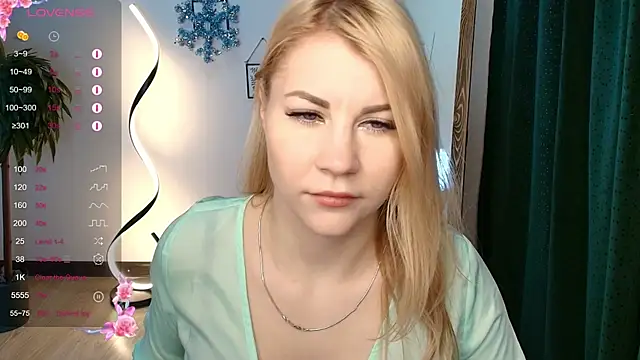 Snapshot of Ver_0nika chatting on 12/16/24, 08:31 Ver 0nika online show from 12/16/24, 08:31