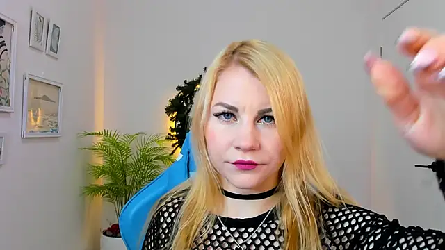 Snapshot of Ver_0nika chatting on 12/22/24, 08:27 Ver 0nika online show from 12/22/24, 08:27