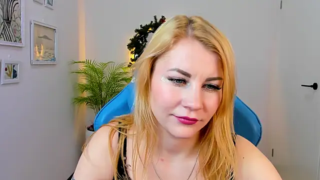 Snapshot of Ver_0nika chatting on 12/22/24, 11:33 Ver 0nika online show from 12/22/24, 11:33