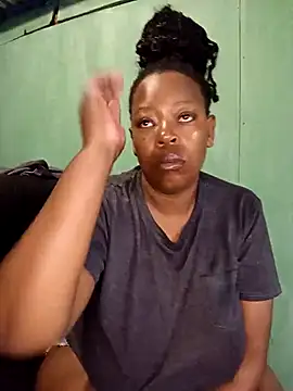 curvyloneah75 online show from 04/23/26, 07:09