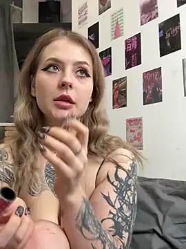 Snapshot of LinaQik chatting on 01/22/25, 01:11 LinaQik online show from 01/22/25, 01:11