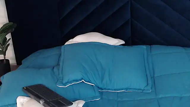 Snapshot of MattiDeLuca chatting on 12/16/24, 08:48 MattiDeLuca online show from 12/16/24, 08:48