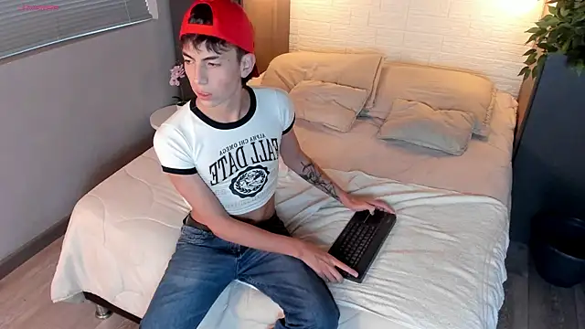 Snapshot of MattiDeLuca chatting on 12/18/24, 11:56 MattiDeLuca online show from 12/18/24, 11:56