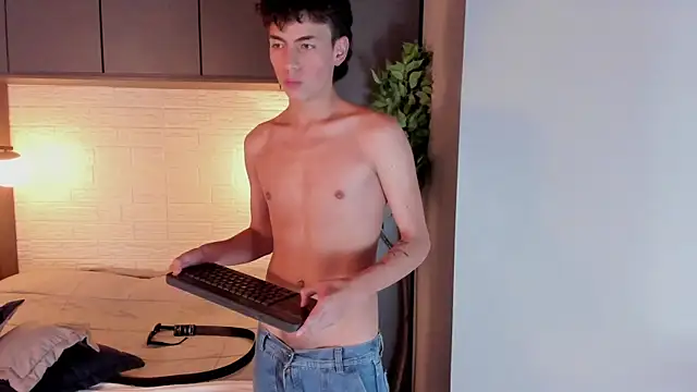 Snapshot of MattiDeLuca chatting on 12/21/24, 05:51 MattiDeLuca online show from 12/21/24, 05:51