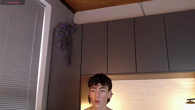 Snapshot of MattiDeLuca chatting on 12/26/24, 06:01 MattiDeLuca online show from 12/26/24, 06:01