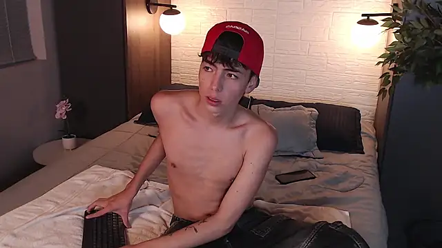 Snapshot of MattiDeLuca chatting on 12/28/24, 11:41 MattiDeLuca online show from 12/28/24, 11:41