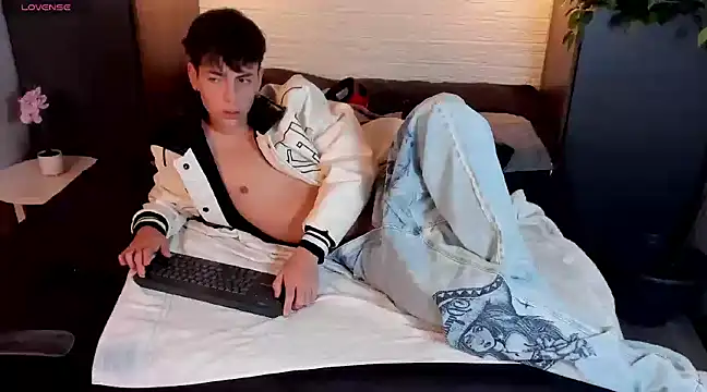 Snapshot of MattiDeLuca chatting on 12/31/24, 05:29 MattiDeLuca online show from 12/31/24, 05:29