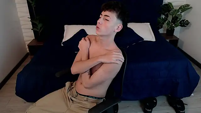 Snapshot of MattiDeLuca chatting on 01/07/25, 11:58 MattiDeLuca online show from 01/07/25, 11:58