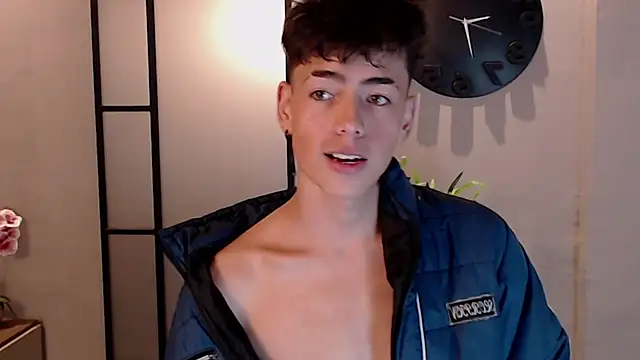 Snapshot of MattiDeLuca chatting on 01/08/25, 02:35 MattiDeLuca online show from 01/08/25, 02:35