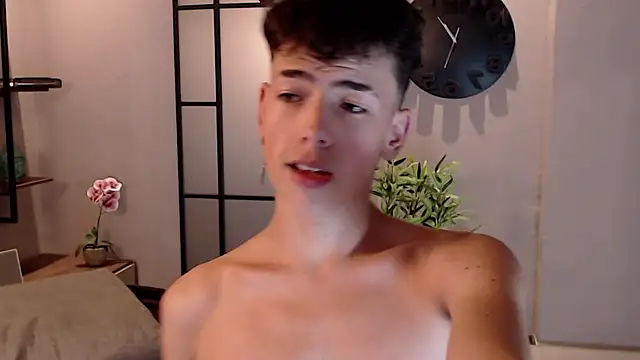 Snapshot of MattiDeLuca chatting on 01/08/25, 06:09 MattiDeLuca online show from 01/08/25, 06:09