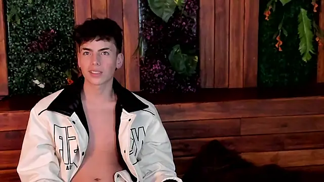 Snapshot of MattiDeLuca chatting on 01/16/25, 11:04 MattiDeLuca online show from 01/16/25, 11:04