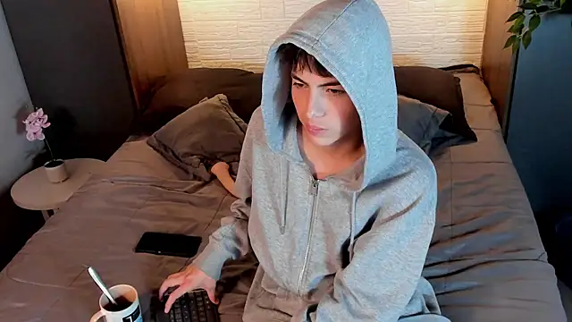 Snapshot of MattiDeLuca chatting on 01/16/25, 02:08 MattiDeLuca online show from 01/16/25, 02:08