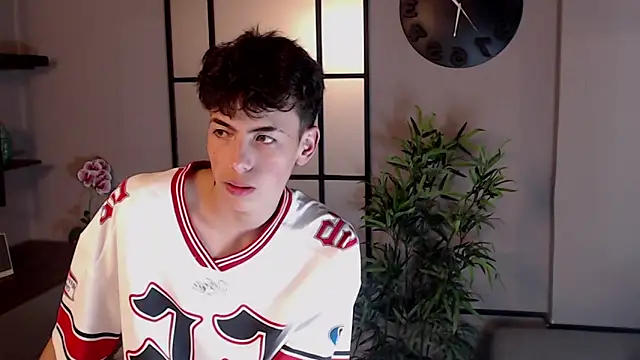 Snapshot of MattiDeLuca chatting on 01/22/25, 06:31 MattiDeLuca online show from 01/22/25, 06:31