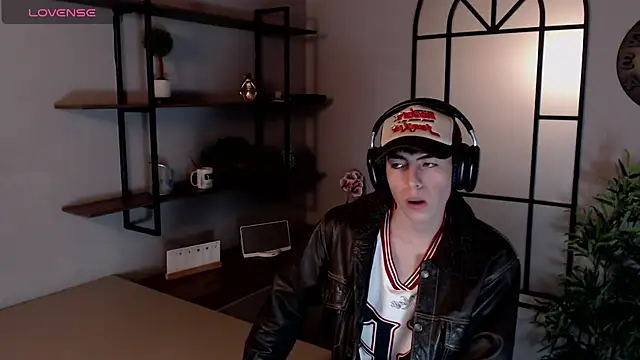 Snapshot of MattiDeLuca chatting on 01/25/25, 11:23 MattiDeLuca online show from 01/25/25, 11:23