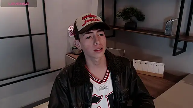 Snapshot of MattiDeLuca chatting on 01/25/25, 05:30 MattiDeLuca online show from 01/25/25, 05:30