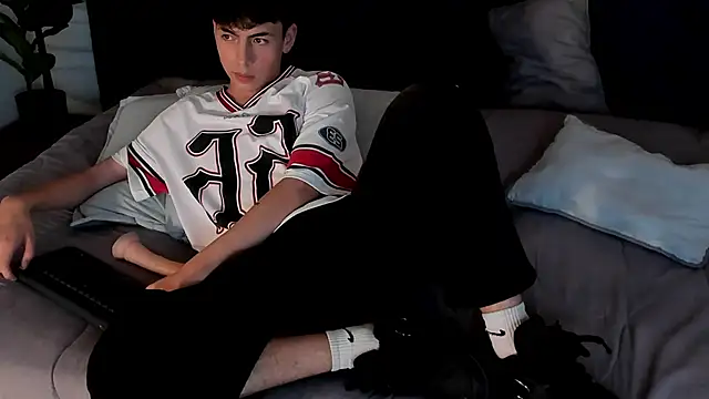 Snapshot of MattiDeLuca chatting on 02/01/25, 01:23 MattiDeLuca online show from 02/01/25, 01:23