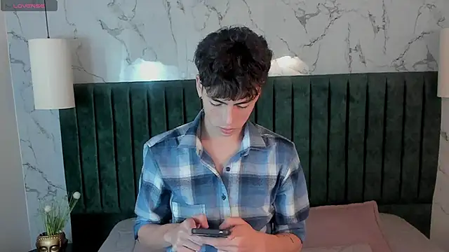 Snapshot of MattiDeLuca chatting on 02/02/25, 11:40 MattiDeLuca online show from 02/02/25, 11:40