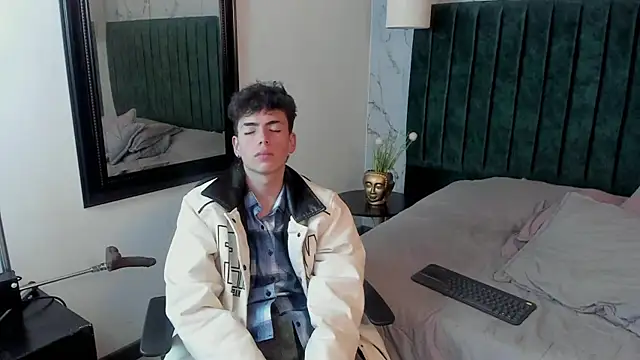 Snapshot of MattiDeLuca chatting on 02/02/25, 05:48 MattiDeLuca online show from 02/02/25, 05:48