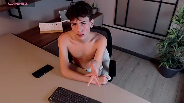 Snapshot of MattiDeLuca chatting on 02/03/25, 02:24 MattiDeLuca online show from 02/03/25, 02:24