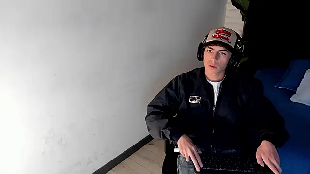 Snapshot of MattiDeLuca chatting on 02/07/25, 02:47 MattiDeLuca online show from 02/07/25, 02:47