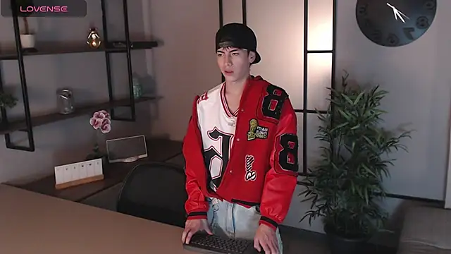 Snapshot of MattiDeLuca chatting on 02/12/25, 11:40 MattiDeLuca online show from 02/12/25, 11:40