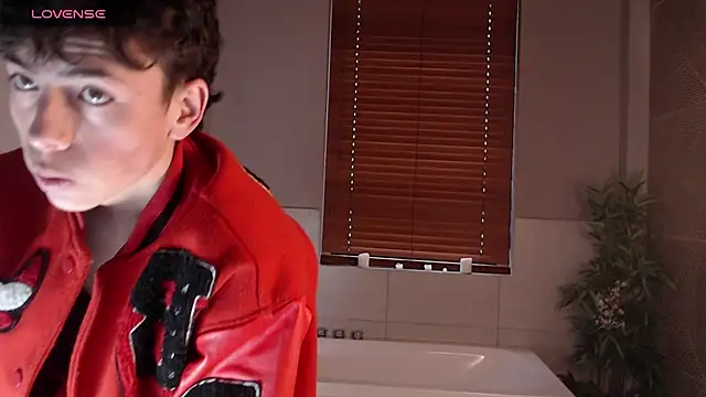 Snapshot of MattiDeLuca chatting on 02/13/25, 12:11 MattiDeLuca online show from 02/13/25, 12:11