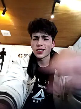 Snapshot of MattiDeLuca chatting on 02/16/25, 01:25 MattiDeLuca online show from 02/16/25, 01:25